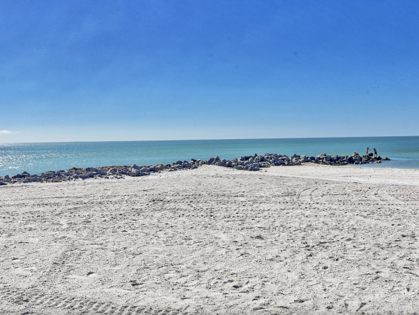 Luxurious Bayfront Condo Steps to beach